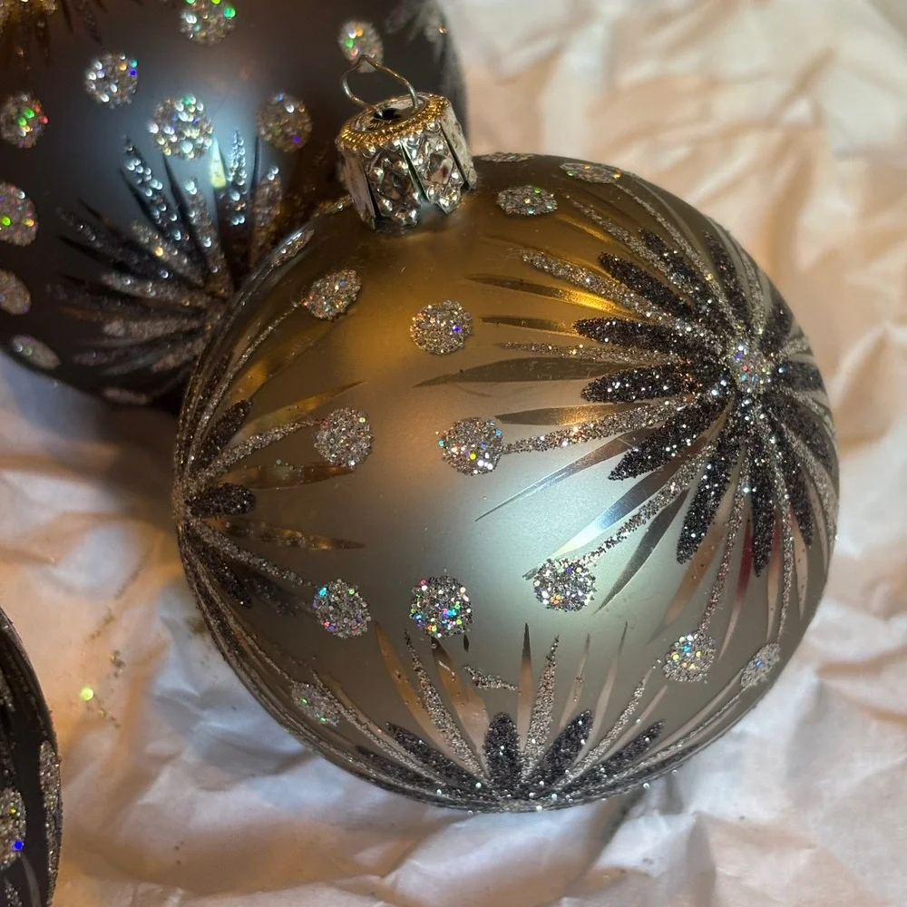 Crate&Barrel Glass Christmas Ornaments Set 4 Grey Silver Glitter Star Germany